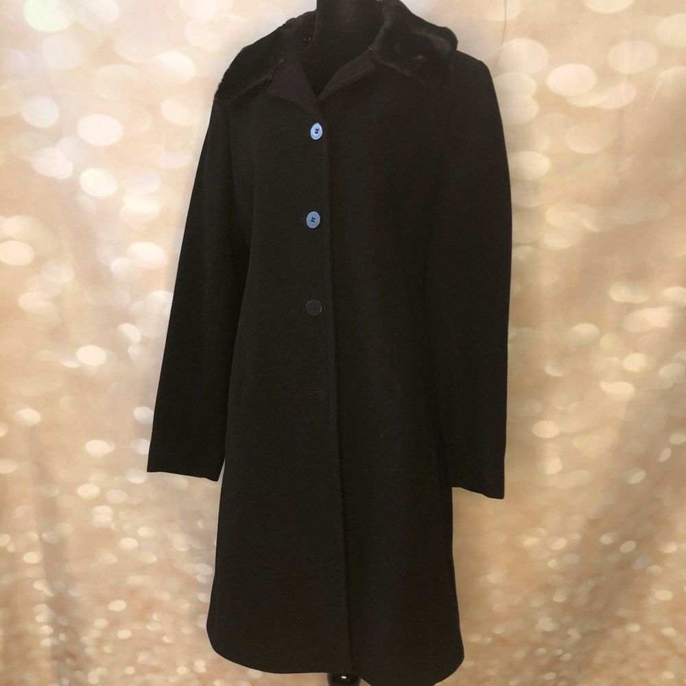 Black coat with removable collar - preloved
